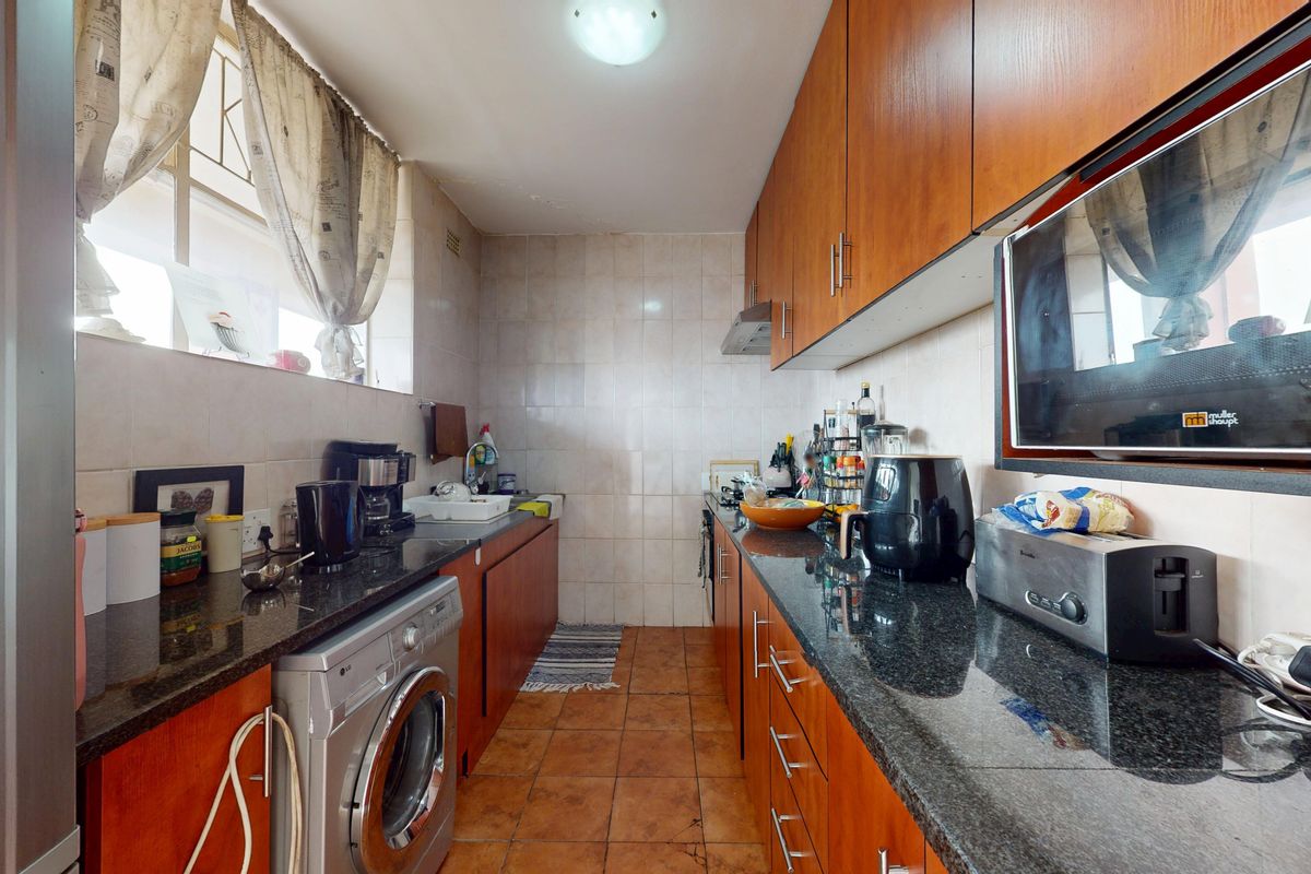 Stylish 1-Bedroom Flat with Study in Symhurst - Photo 3