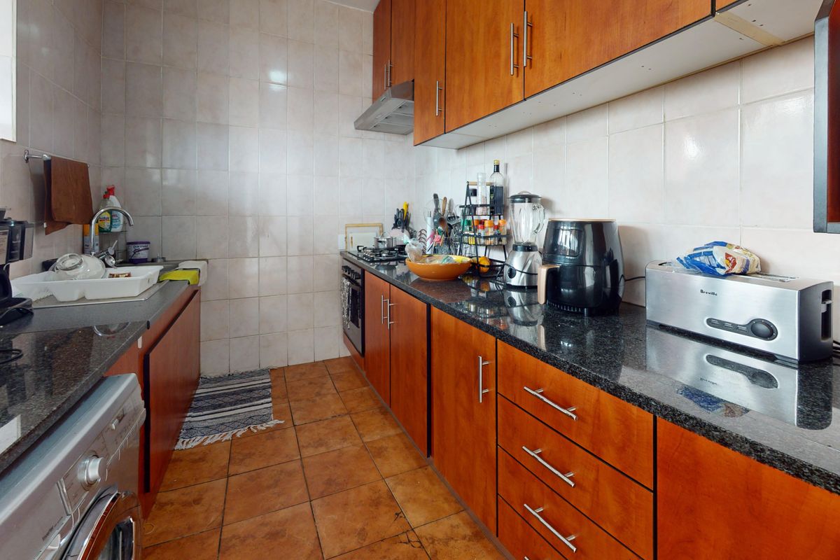 Stylish 1-Bedroom Flat with Study in Symhurst - Photo 2
