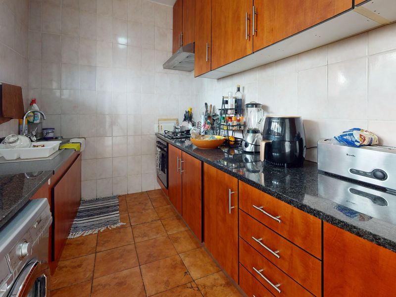 Stylish 1-Bedroom Flat with Study in Symhurst - Photo 2