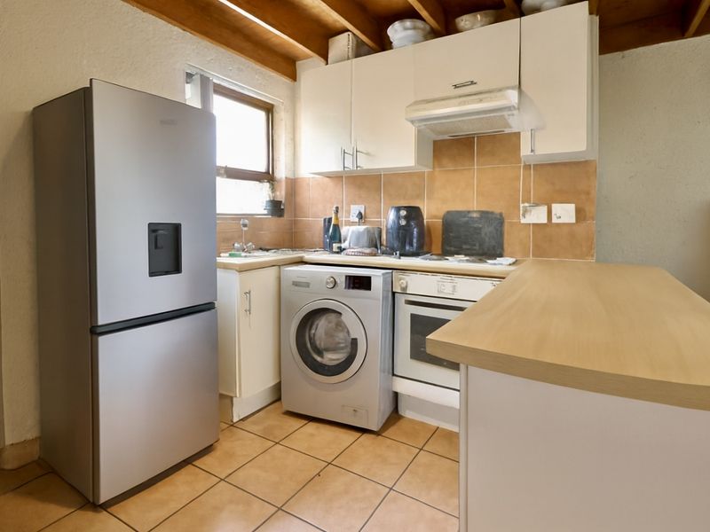 Modern 2-Bedroom Loft Apartment in a Secure Lifestyle Complex Near Monte Casino - Photo 7