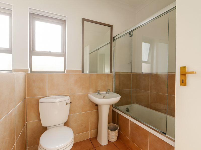 Modern 2-Bedroom Loft Apartment in a Secure Lifestyle Complex Near Monte Casino - Photo 10