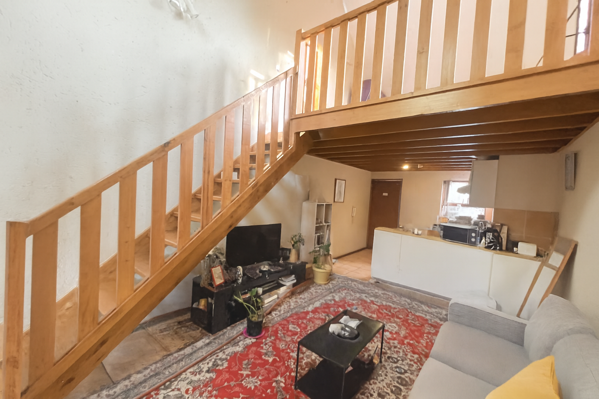 Modern 2-Bedroom Loft Apartment in a Secure Lifestyle Complex Near Monte Casino - Photo 4