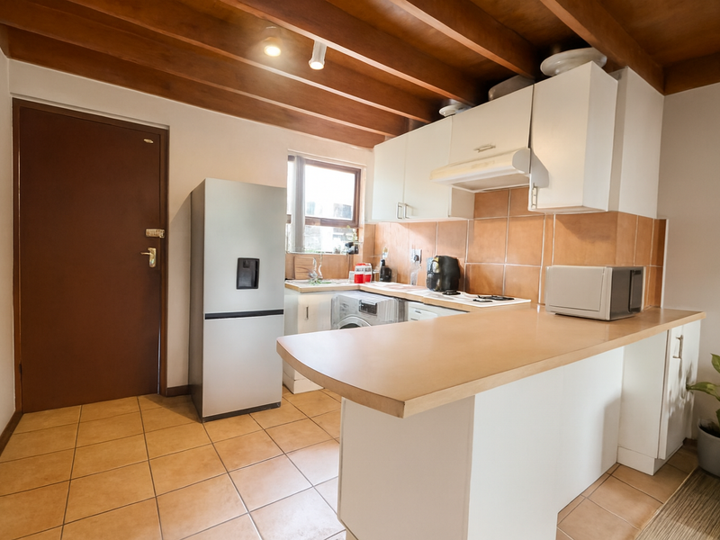 Modern 2-Bedroom Loft Apartment in a Secure Lifestyle Complex Near Monte Casino - Photo 6