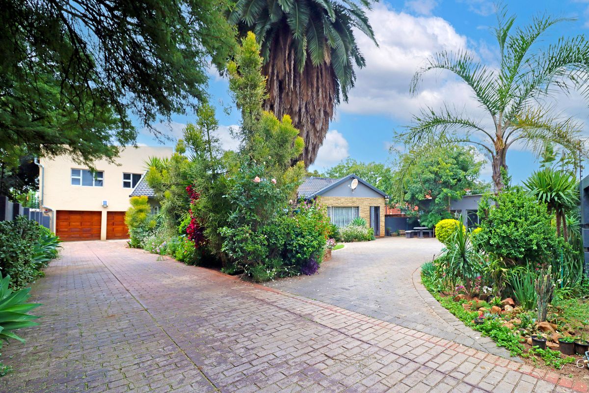 9 Bedroom Property - Family Haven Meets Investor’s Dream!!! - Photo 4