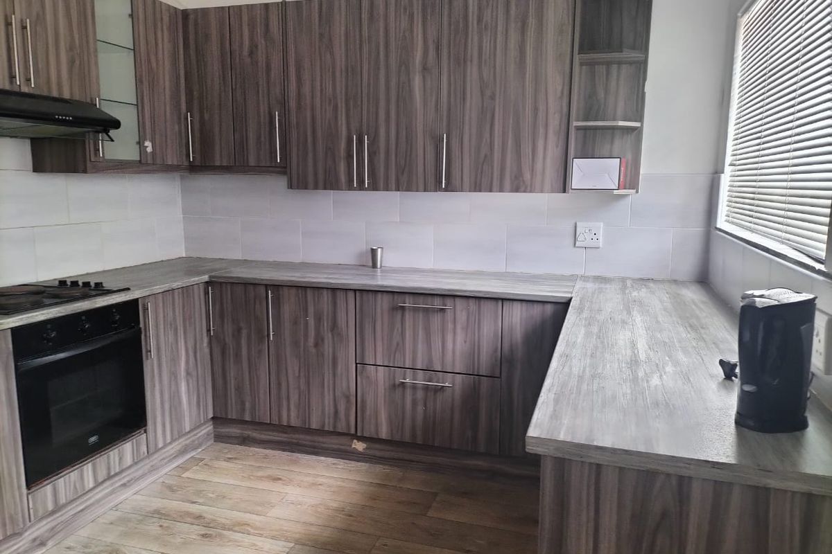 Cambridge - Spacious Family home Available Immediately - Photo 5