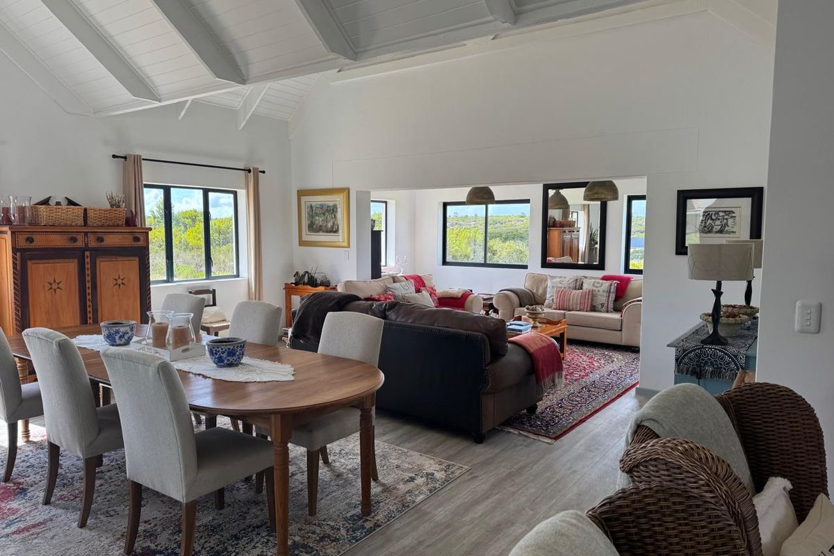 Where Design Meets Coastal Living – Riverside  Gem - Photo 5