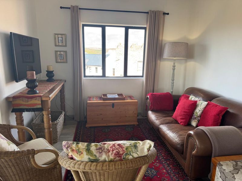 Where Design Meets Coastal Living – Riverside  Gem - Photo 7