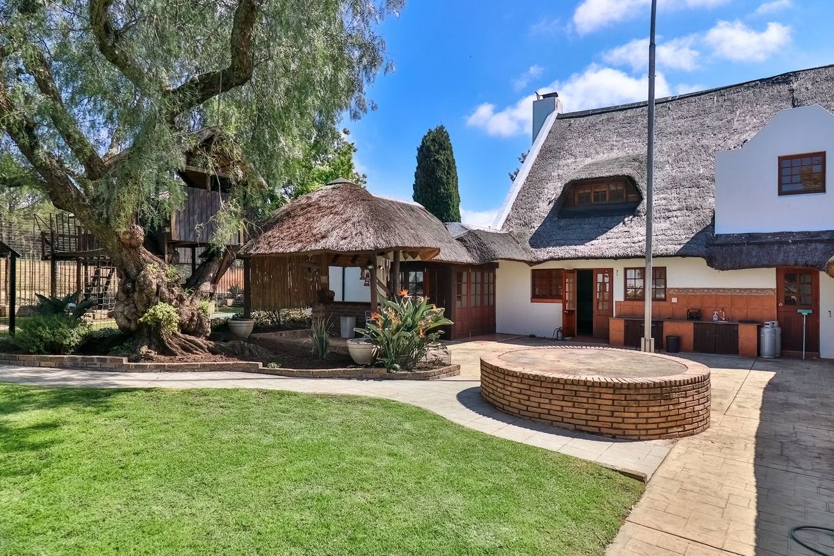 This elegant, prestigious venue combines style, comfort, and versatility. - Photo 2