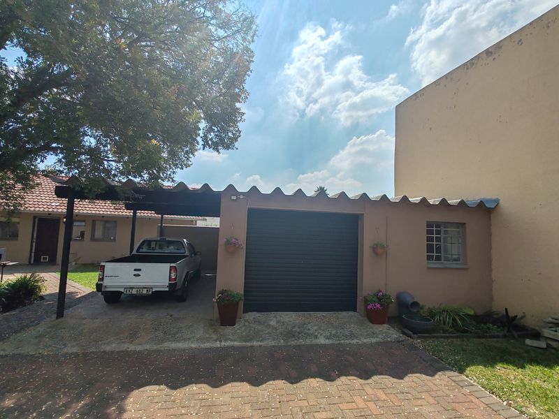 Prime Cul-de-Sac Home in a Sought-After Area - Photo 2