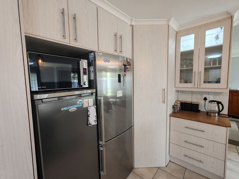 Prime Cul-de-Sac Home in a Sought-After Area - Photo 10