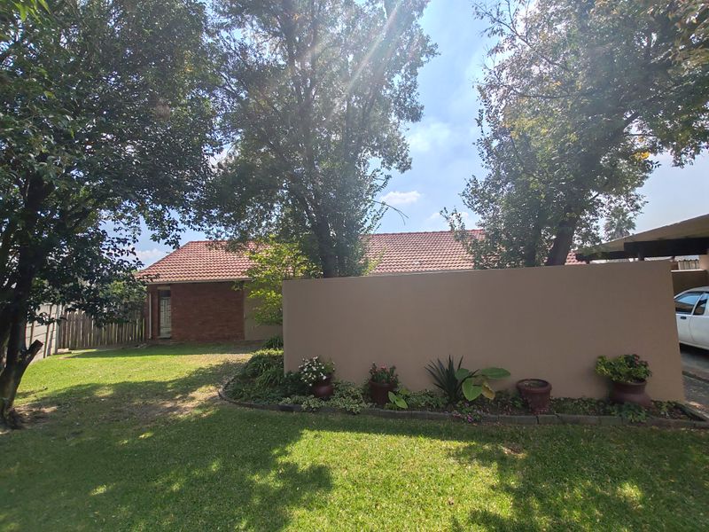 Prime Cul-de-Sac Home in a Sought-After Area - Photo 4