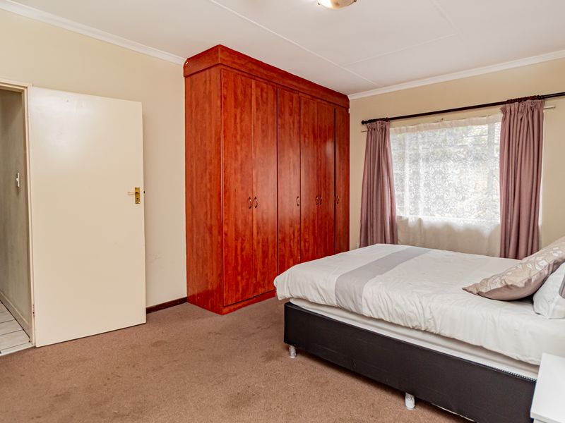 Spacious Living for the Whole Family - Pick of the month! - Photo 10