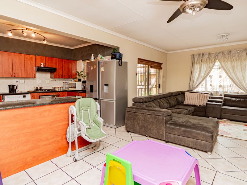 Spacious Living for the Whole Family - Pick of the month! - Photo 7