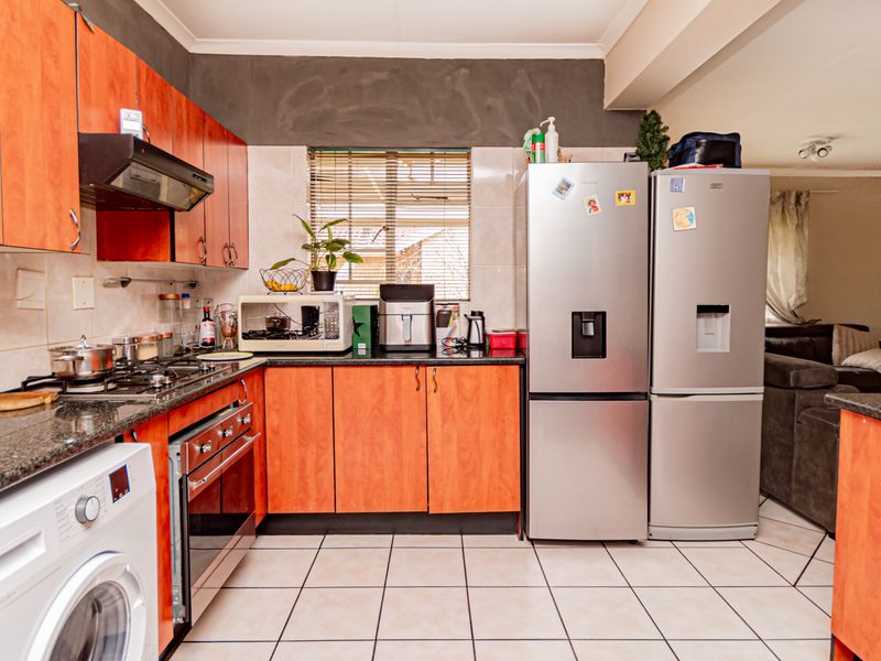 Spacious Living for the Whole Family - Pick of the month! - Photo 6