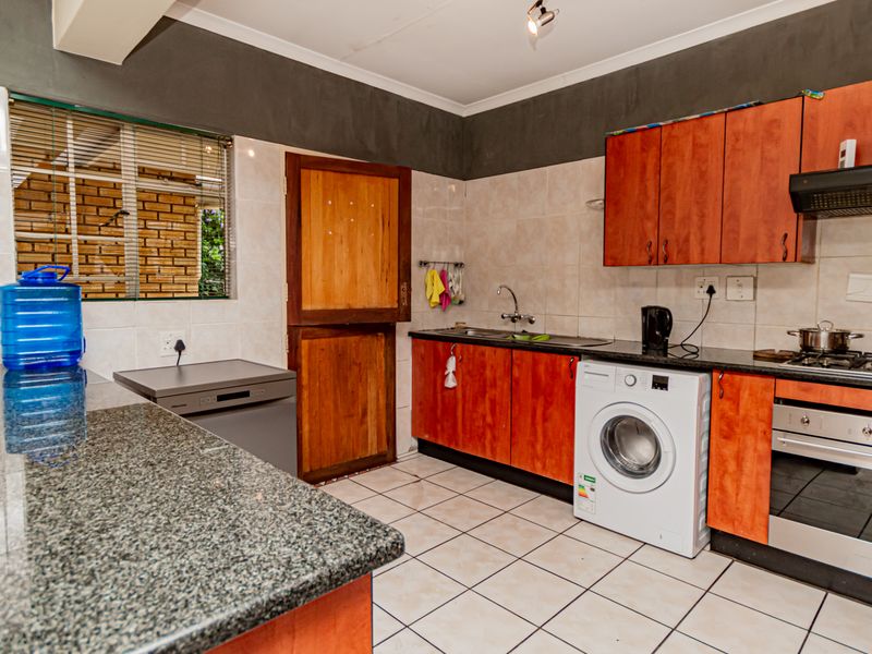 Spacious Living for the Whole Family - Pick of the month! - Photo 4