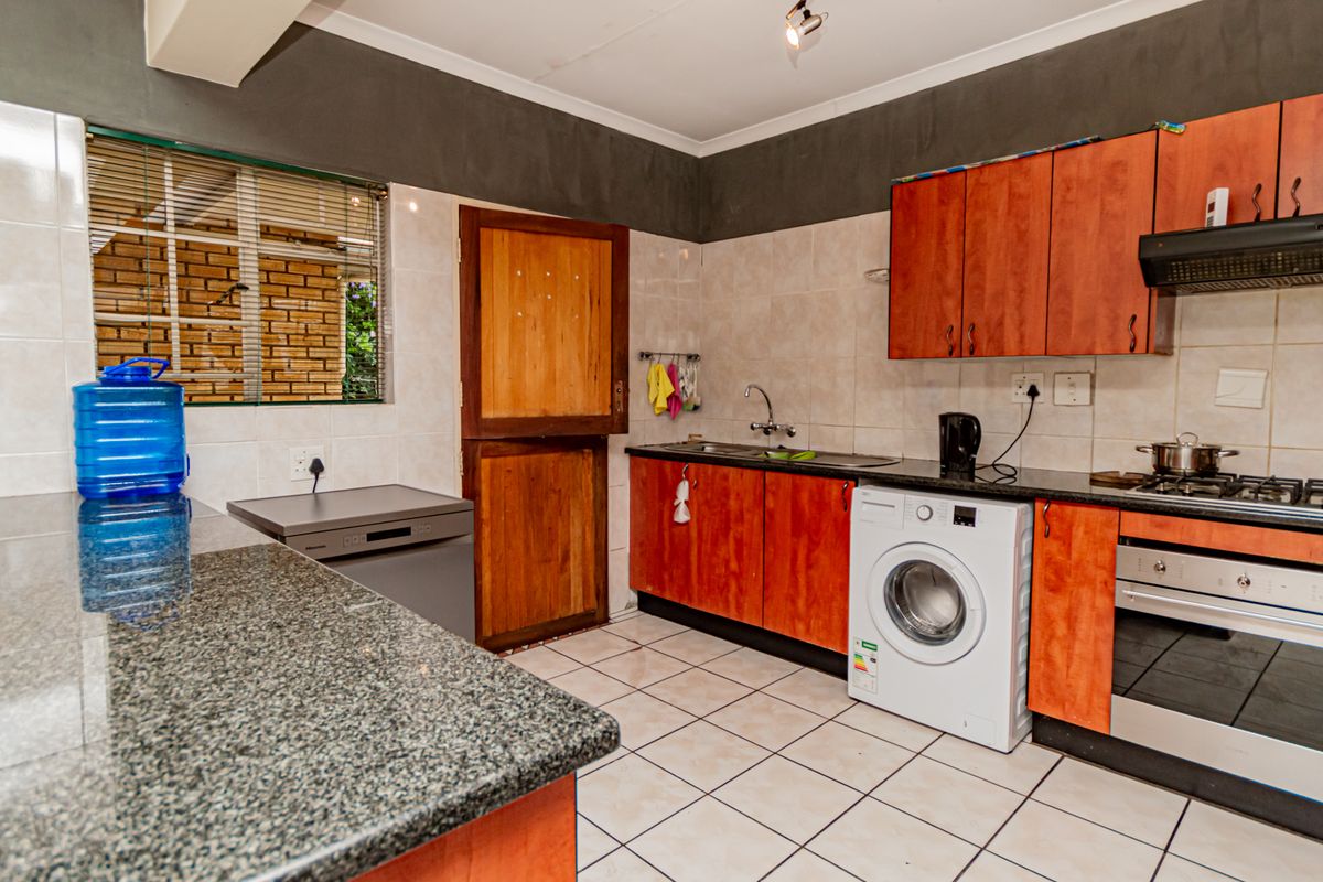 Spacious Living for the Whole Family - Pick of the month! - Photo 4