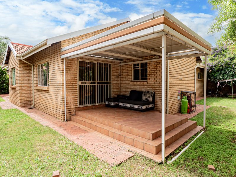 Spacious Living for the Whole Family - Pick of the month! - Photo 2