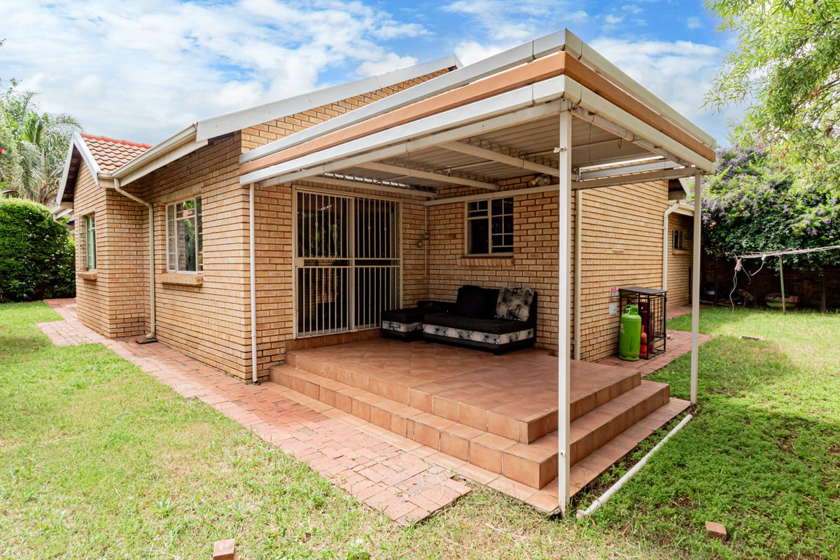 Spacious Living for the Whole Family - Pick of the month! - Photo 2