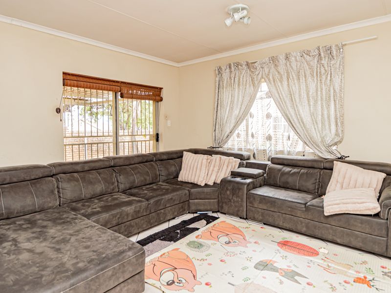 Spacious Living for the Whole Family - Pick of the month! - Photo 5