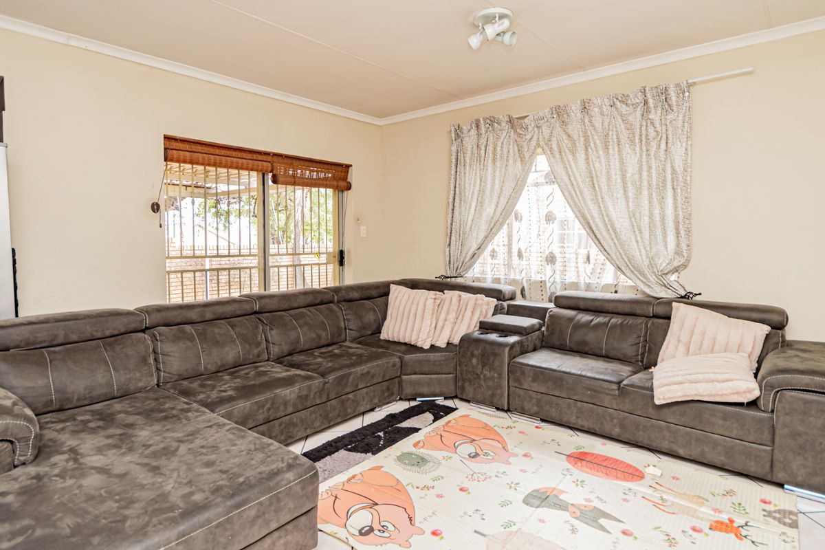 Spacious Living for the Whole Family - Pick of the month! - Photo 5