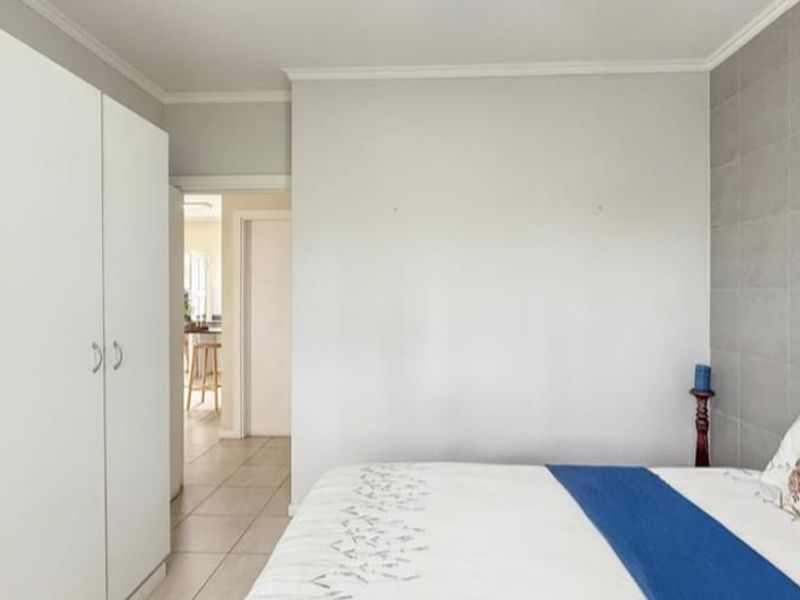 Secure lifestyle. Prime location. Exceptional value! - Photo 9