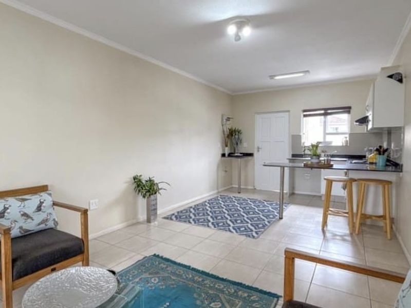Secure lifestyle. Prime location. Exceptional value! - Photo 7