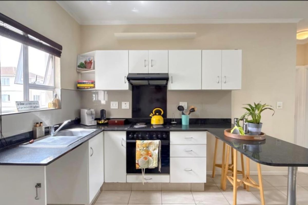 Secure lifestyle. Prime location. Exceptional value! - Photo 3