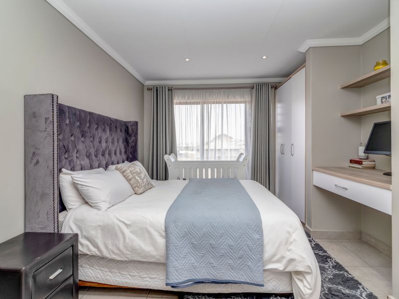 Modern 4-Bedroom Double-Storey Home in Lion Pride Lifestyle Estate – R1,799,000 - Photo 9