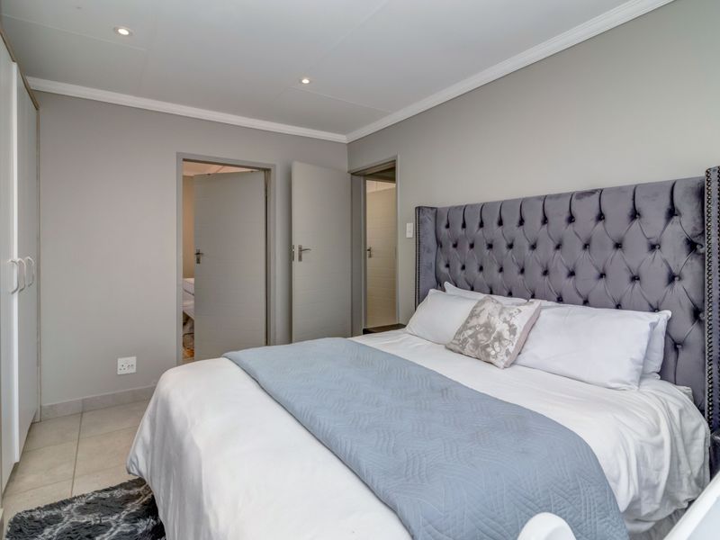Modern 4-Bedroom Double-Storey Home in Lion Pride Lifestyle Estate – R1,799,000 - Photo 10