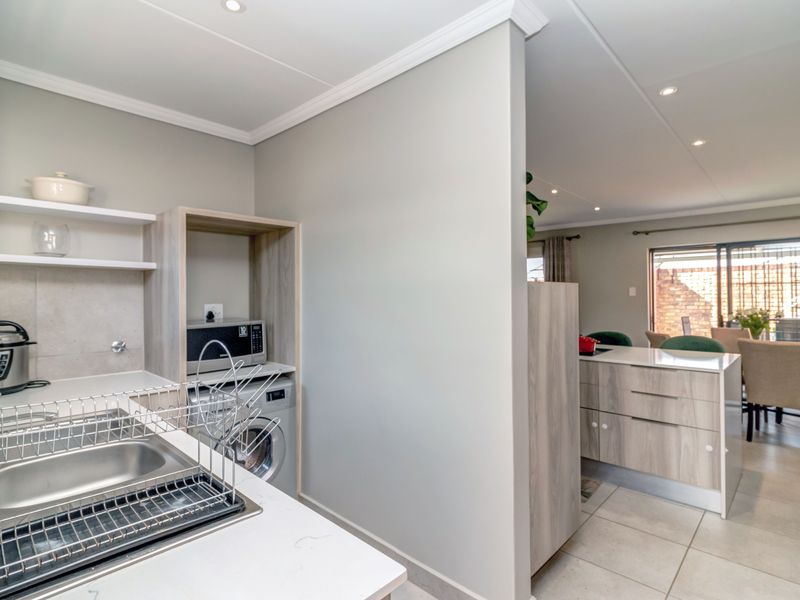 Modern 4-Bedroom Double-Storey Home in Lion Pride Lifestyle Estate – R1,799,000 - Photo 5