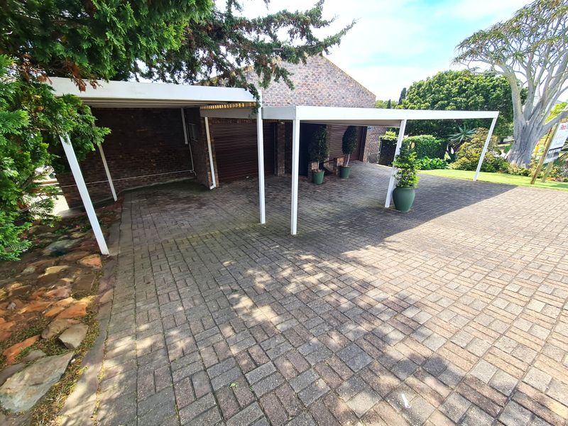 Gracious Family Home at the Best Address in Wavecrest, Jeffreys Bay - Photo 3