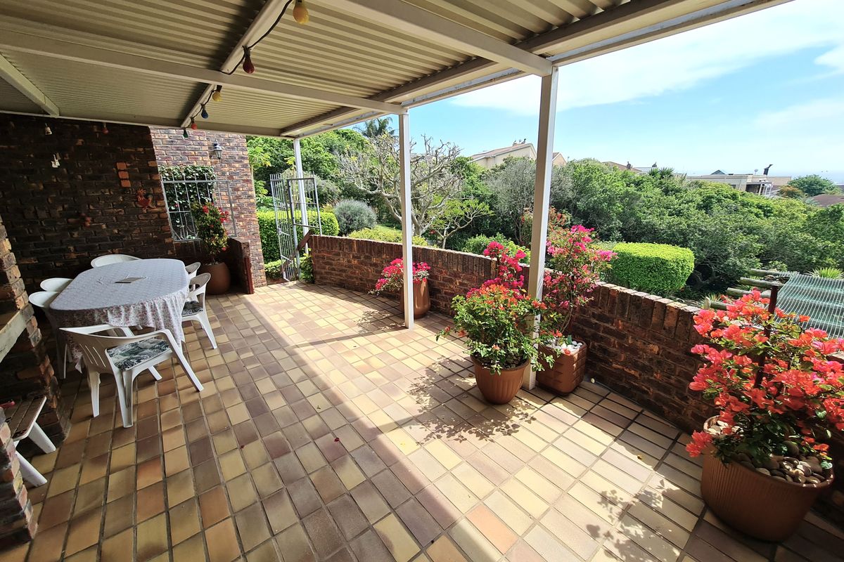 Gracious Family Home at the Best Address in Wavecrest, Jeffreys Bay - Photo 5