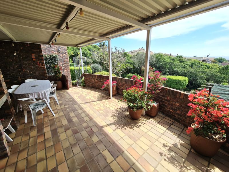 Gracious Family Home at the Best Address in Wavecrest, Jeffreys Bay - Photo 5