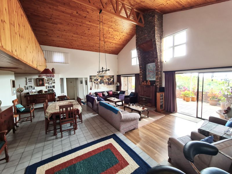 Gracious Family Home at the Best Address in Wavecrest, Jeffreys Bay - Photo 8