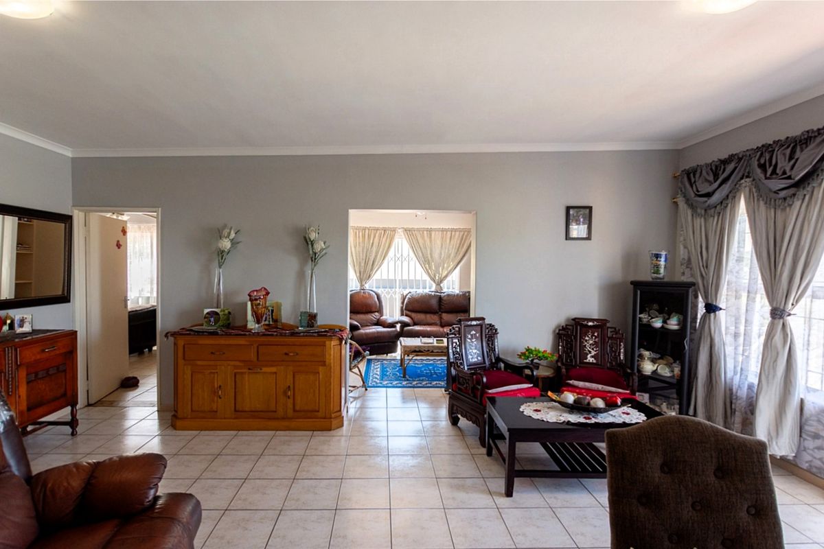 Move-In Ready Home with Panoramic Views - Photo 3