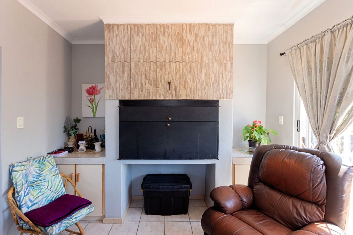 Move-In Ready Home with Panoramic Views - Photo 5