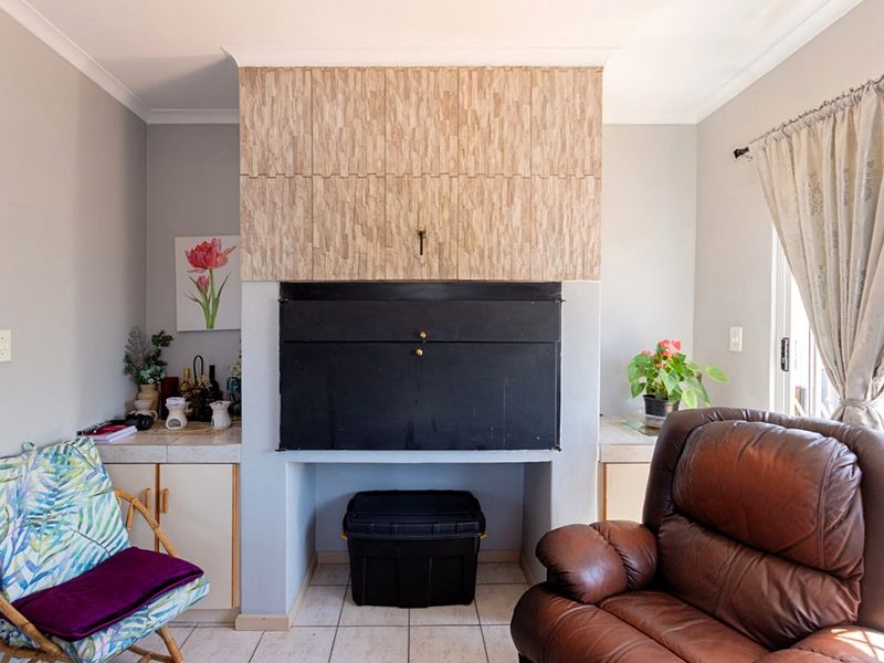 Move-In Ready Home with Panoramic Views - Photo 5