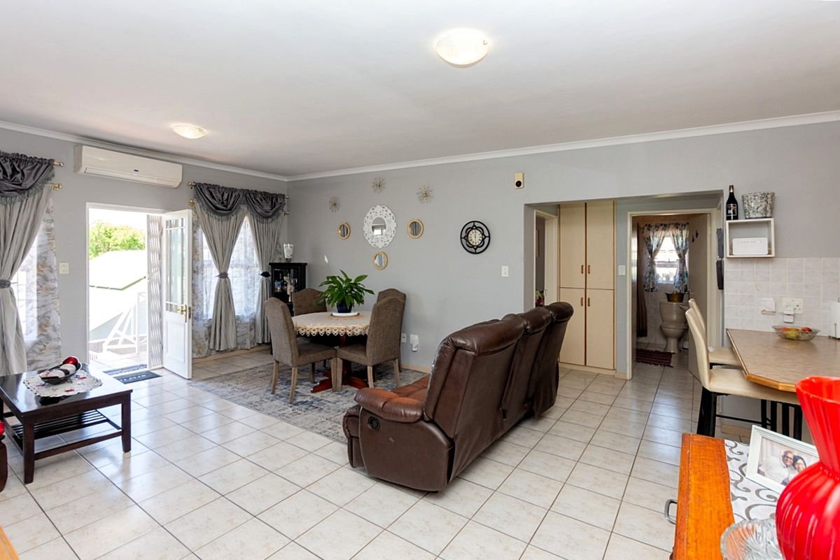 Move-In Ready Home with Panoramic Views - Photo 4