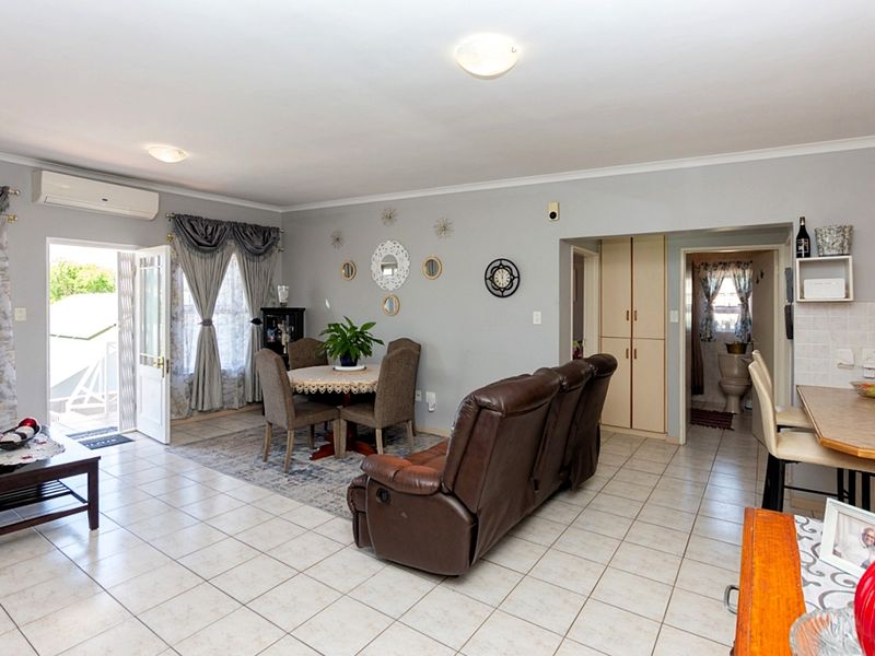 Move-In Ready Home with Panoramic Views - Photo 4