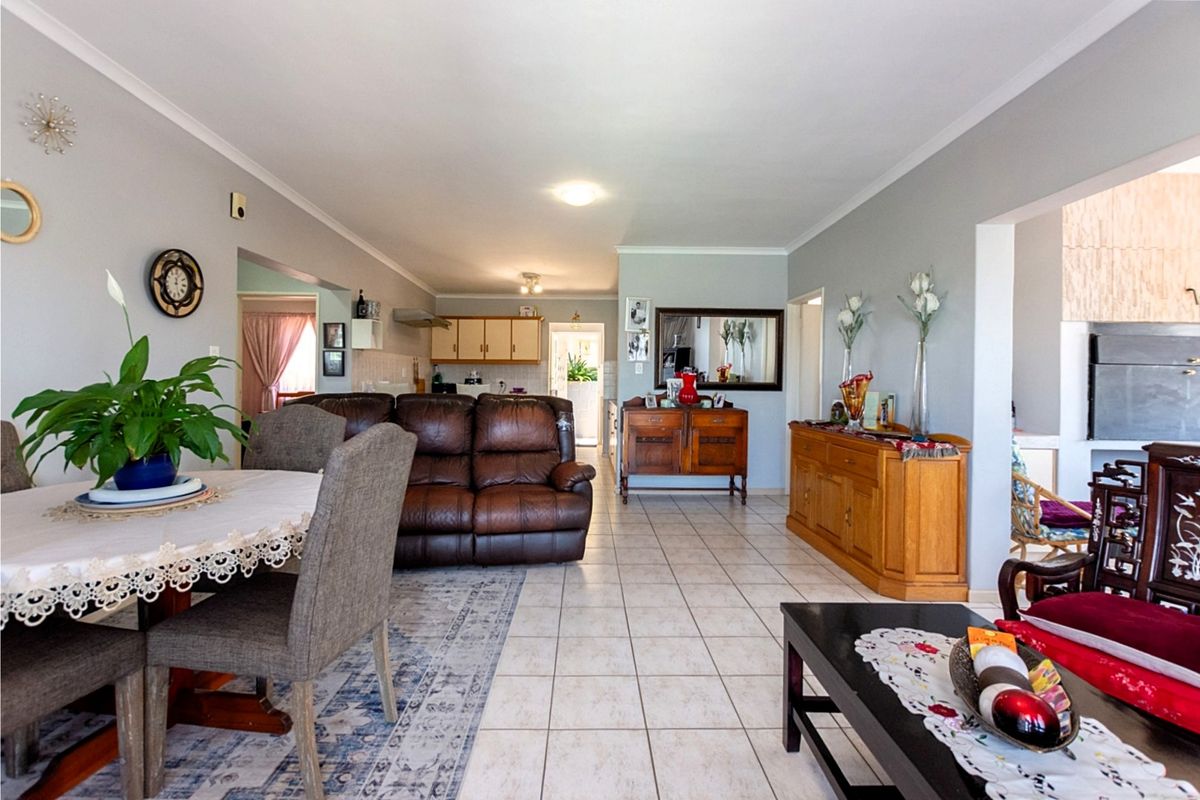 Move-In Ready Home with Panoramic Views - Photo 2