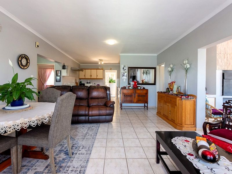 Move-In Ready Home with Panoramic Views - Photo 2