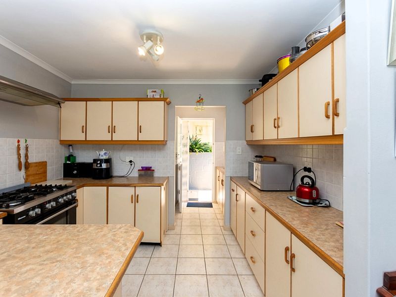 Move-In Ready Home with Panoramic Views - Photo 9