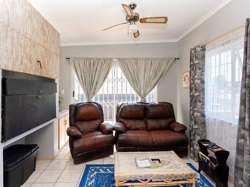 Move-In Ready Home with Panoramic Views - Photo 6