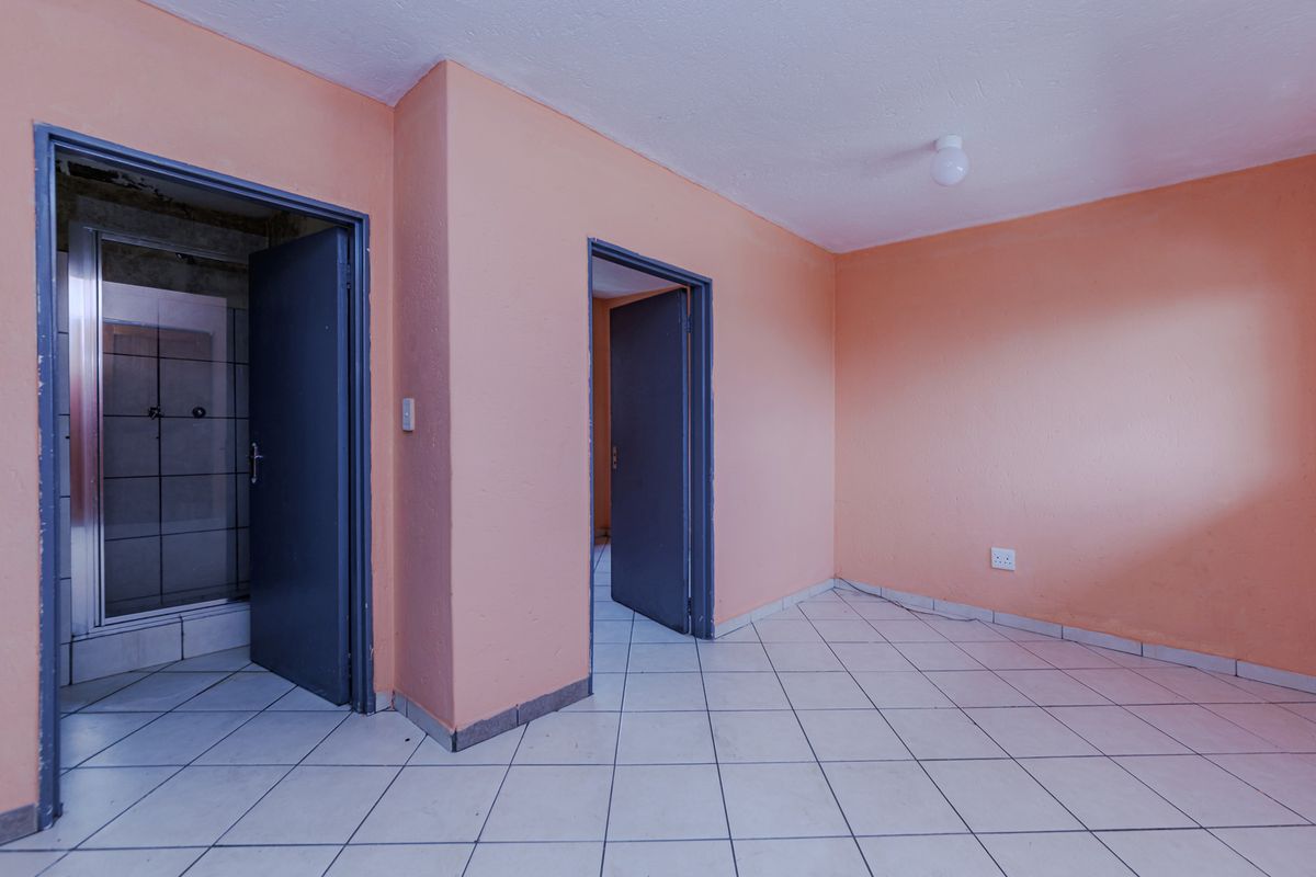 Charming 1-bedroom Apartment in Randfontein Central, Perfect For First- Time Buyers or Investors! - Photo 5