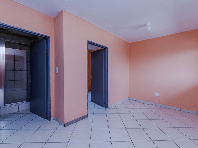 Charming 1-bedroom Apartment in Randfontein Central, Perfect For First- Time Buyers or Investors! - Photo 5