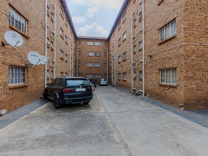 Charming 1-bedroom Apartment in Randfontein Central, Perfect For First- Time Buyers or Investors! - Photo 8