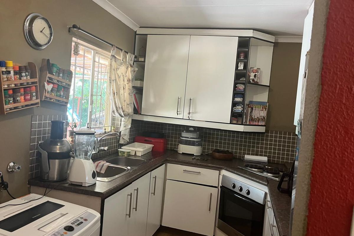 Modern 3-Bedroom Home in Vorna Valley, Midrand - Photo 4