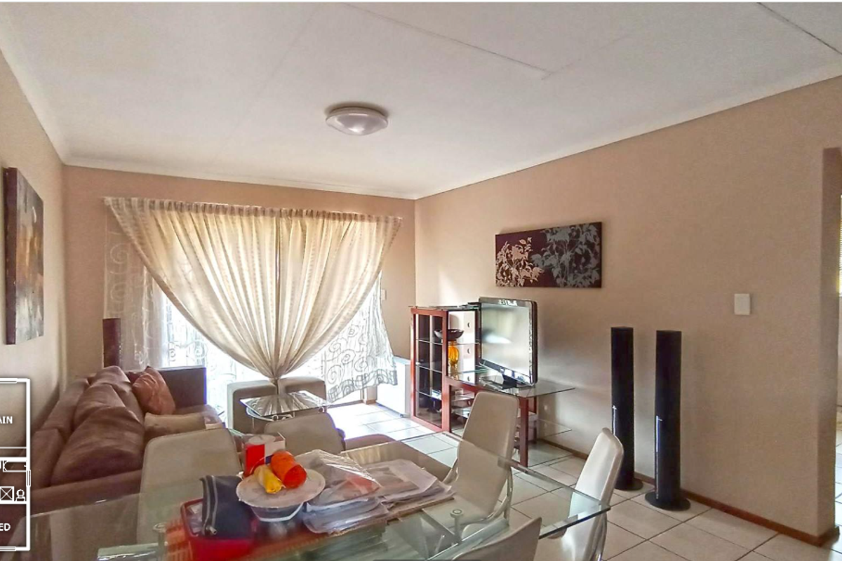 Neat and Spacious Apartment in Secure Estate for Only R580000 - Photo 4