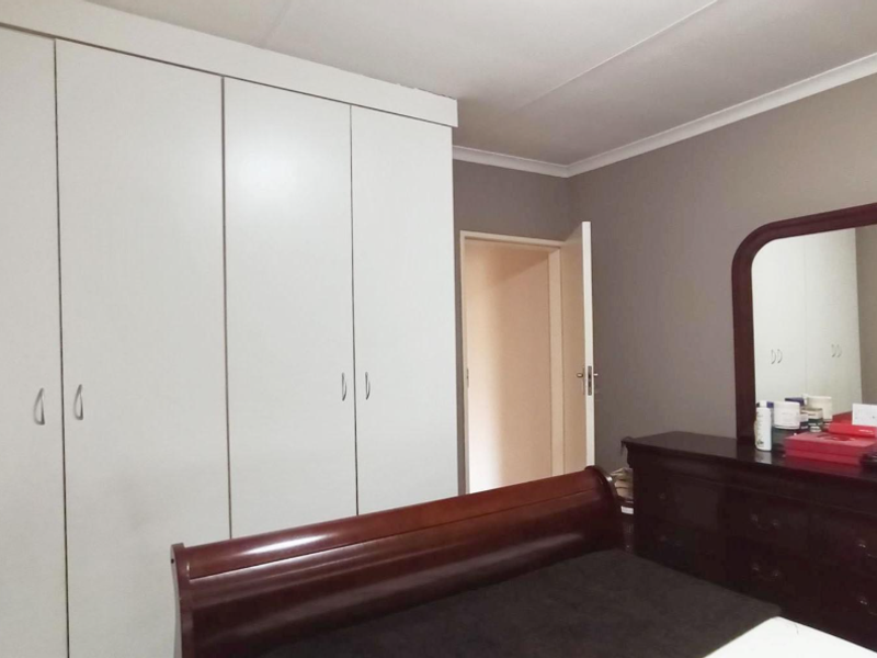Neat and Spacious Apartment in Secure Estate for Only R580000 - Photo 10