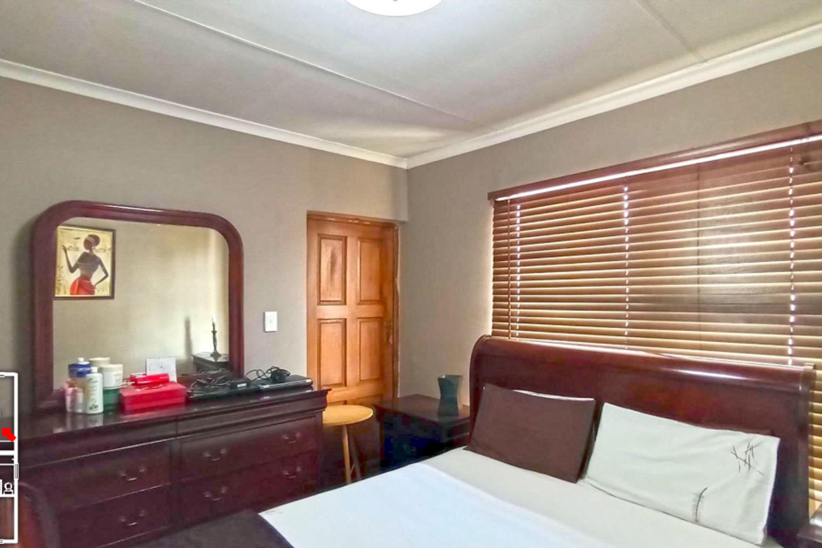 Neat and Spacious Apartment in Secure Estate for Only R580000 - Photo 3